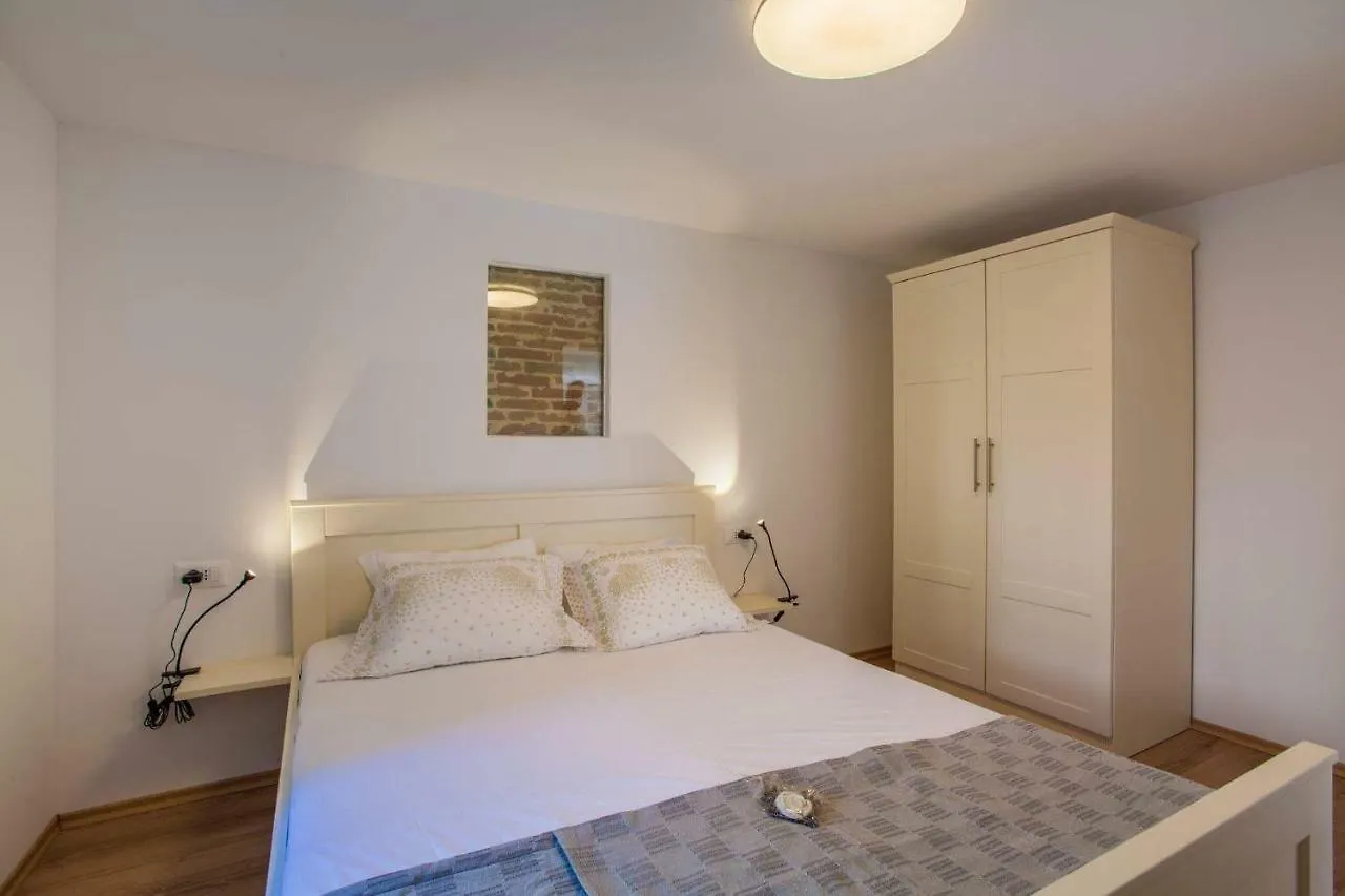 Apartmani Kraj Mora Cres