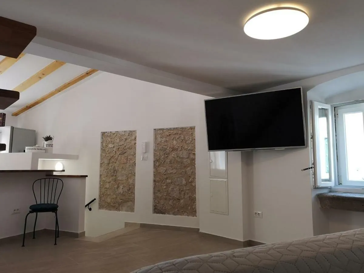 Apartmani Kraj Mora Cres 0*,
